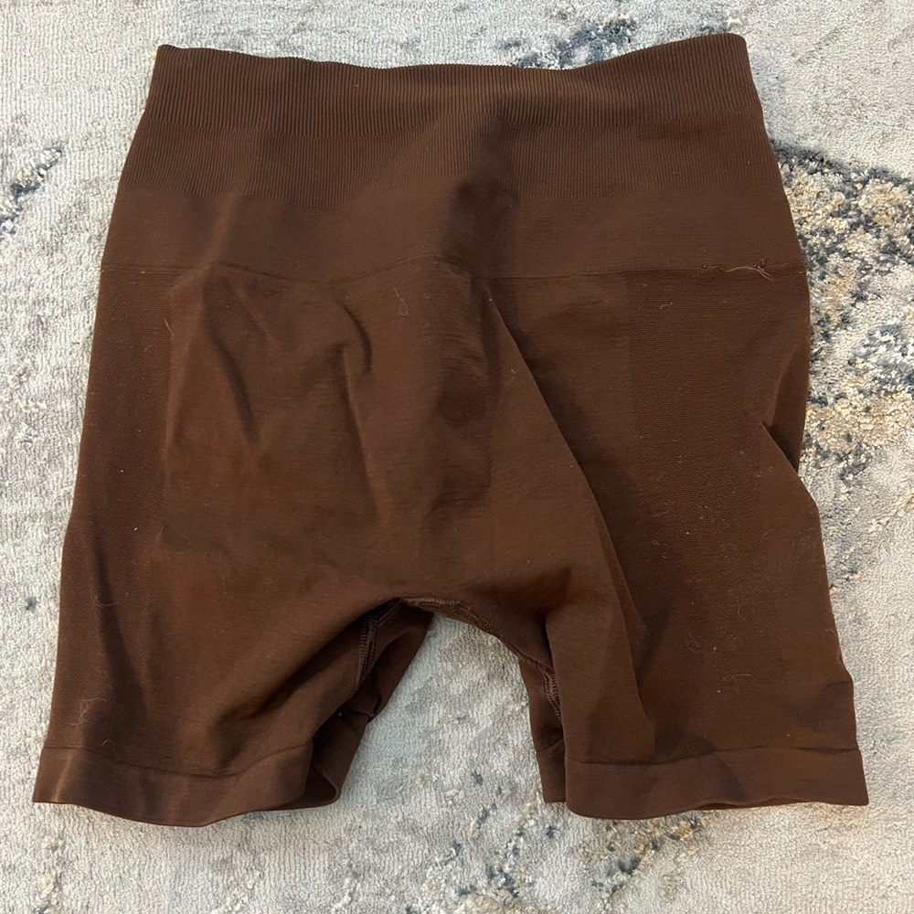 Alphalete amplify shorts 4.5